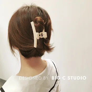 

Languid is lazy temperament caramel color simple grip simple practical back of the head clip hair grab bath with hair clip ponyt