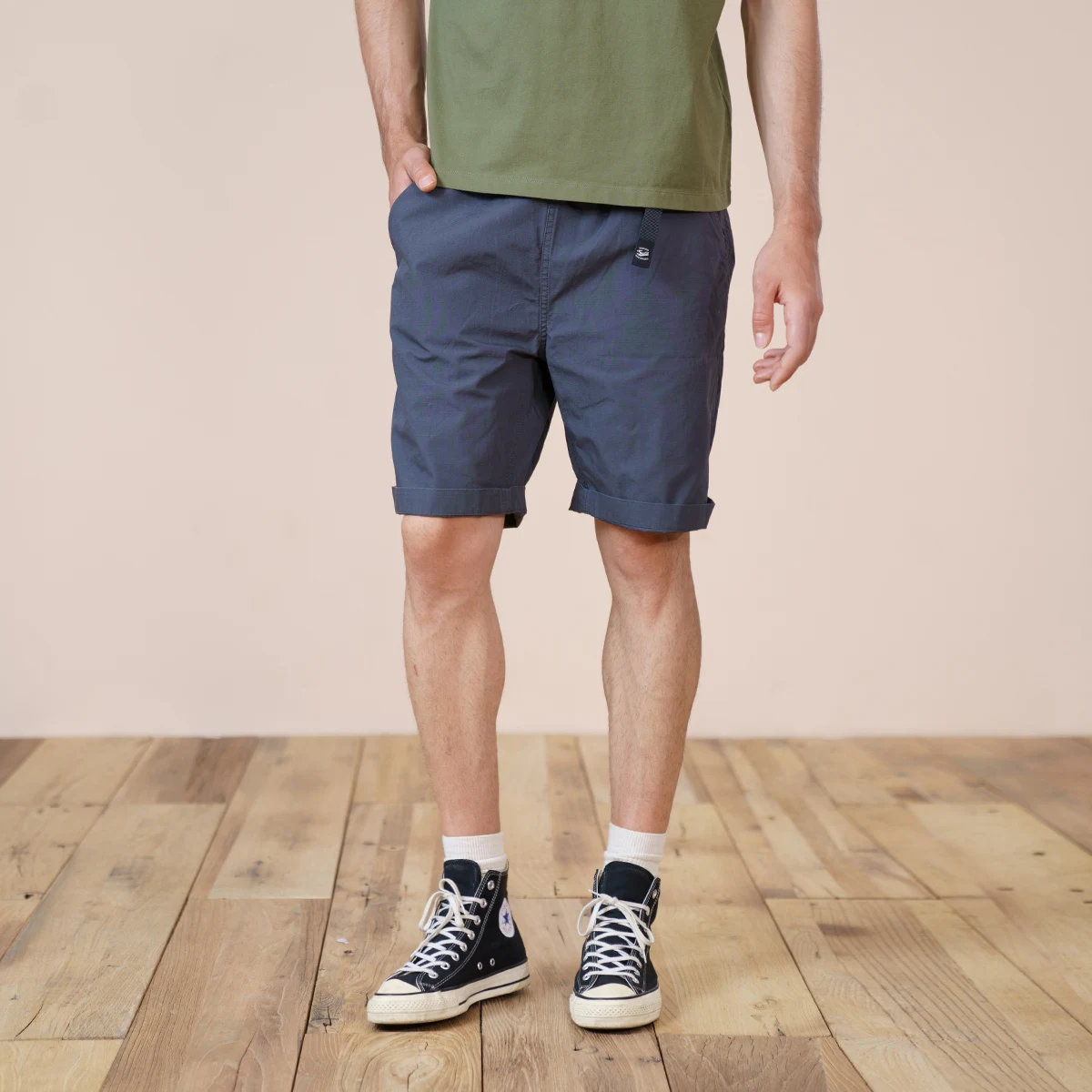 SIMWOOD Летние мужские шорты с поясом; 100% хлопок; Удобные повседневные однотонные шорты до колена с эластичной резинкой на талии 3