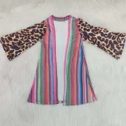 Модная куртка для девочек с леопардовым принтом и длинными рукавами в полоску
