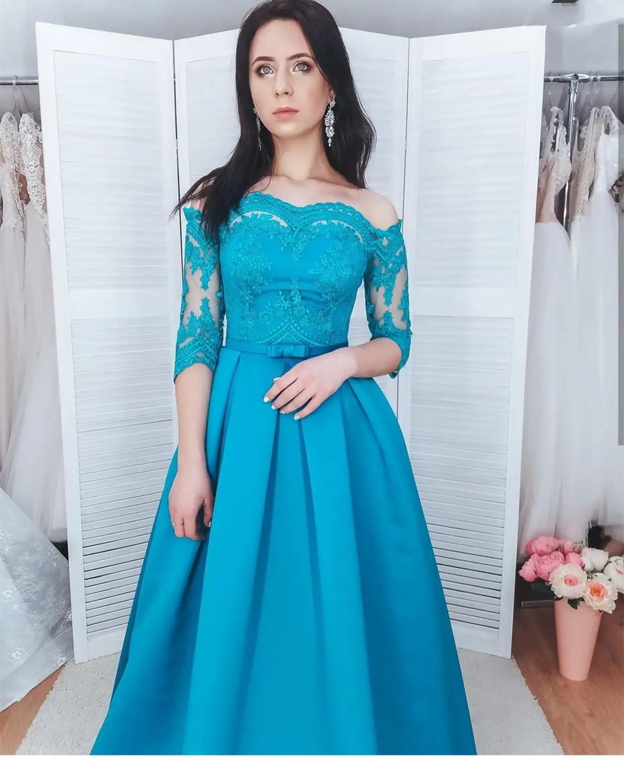

Blue Evening Dress 2021 Off Shoulder Half Sleeve A-Line Lace Appliques Satin With Court Train Gorgeous Women Party Gowns Formal
