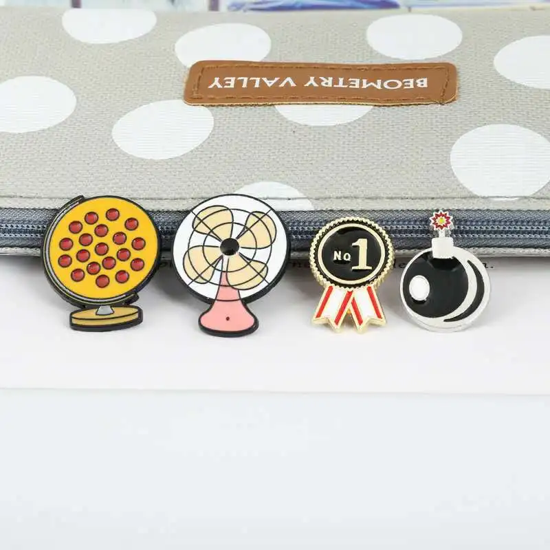 Hot selling electric fan No. 1 brooch creative wild student metal globe mine bomb brooch badge jewelry gift