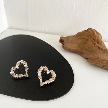

CR-200 Korean Simple Shiny Zicron Hollow Pearl Heart Stud Earrings For Women Students Elegant Cute Boucle D'oreille Jewelry