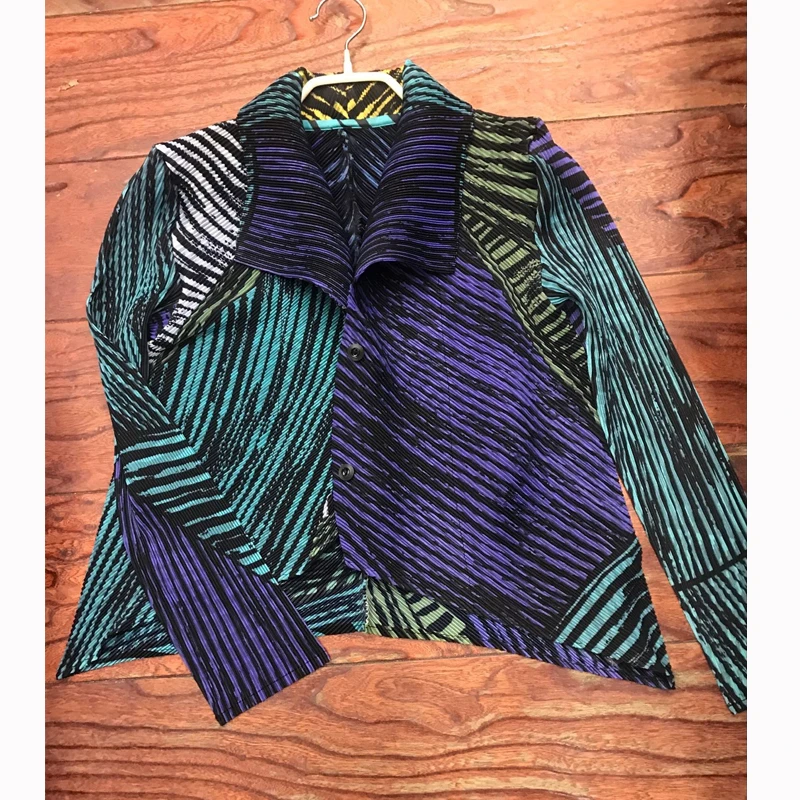 MIYAKE Fold PP Серия Печатный модный длинный рукав с двумя пуговицами с длинным рукавом Тонкий рыбий хвост дизайн пальто