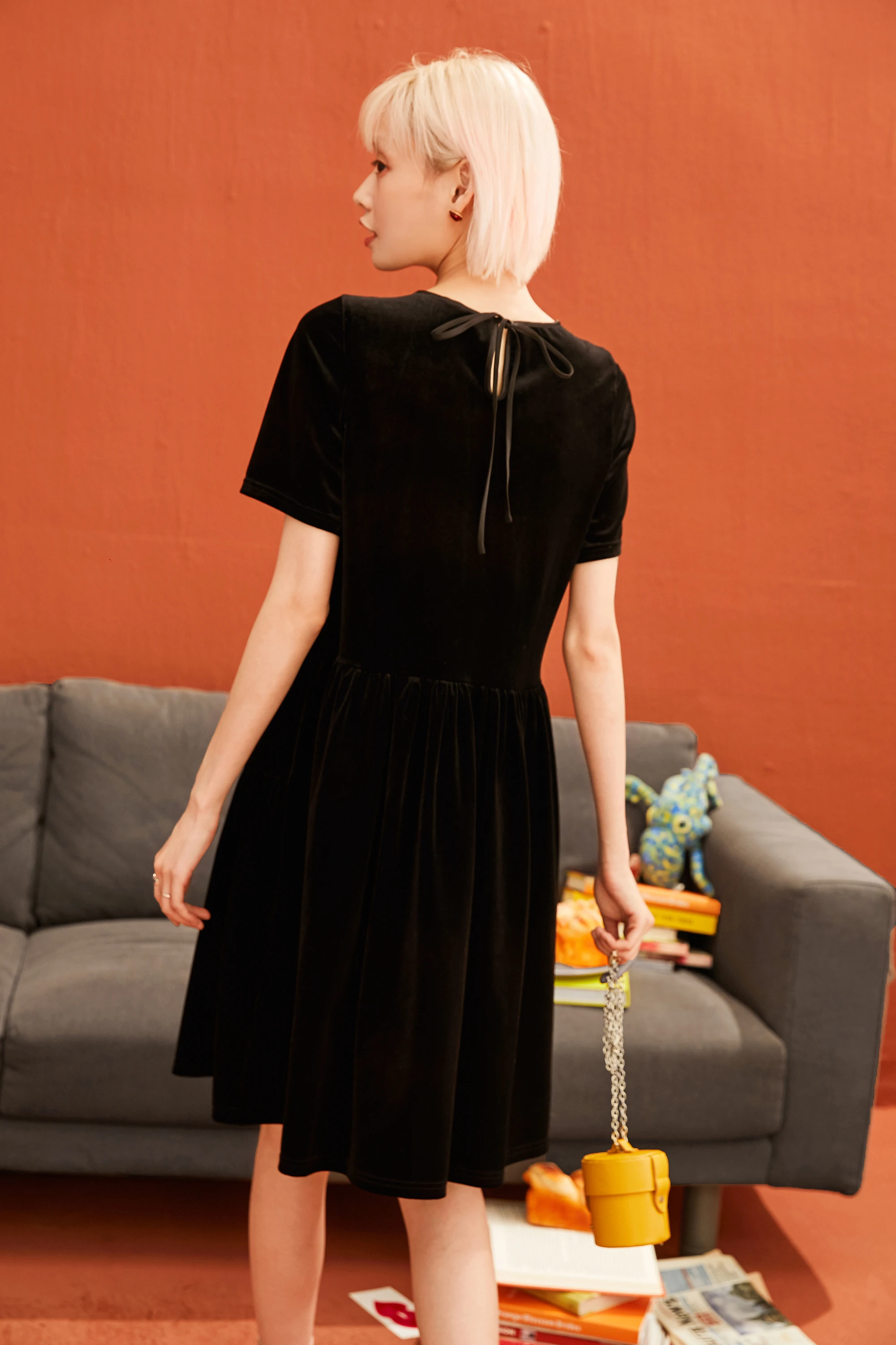SAM'S TREE/черное однотонное бархатное женское платье на шнуровке, Зимняя мода, чистый короткий рукав, пэтчворк, офисные женские платья на каждый день