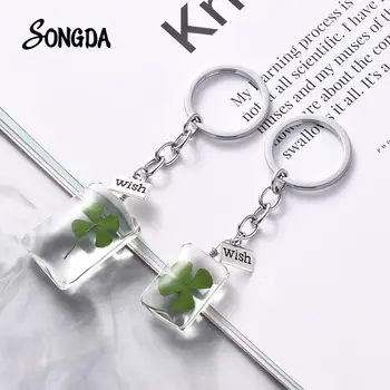 

Hot Wish Label Design Natural Clover Keychain Lucky Four Leaf Clover Transparent Glass Pendants Key Chain for Girlfriend