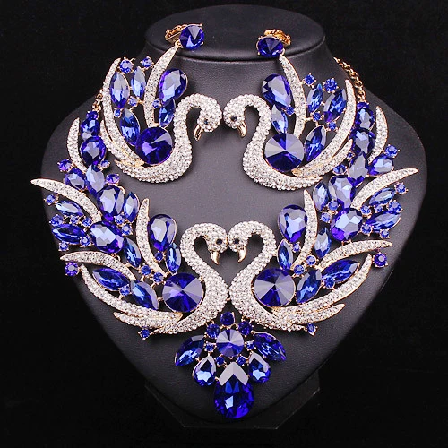 

Комплект из колье и серёг, с кристаллами