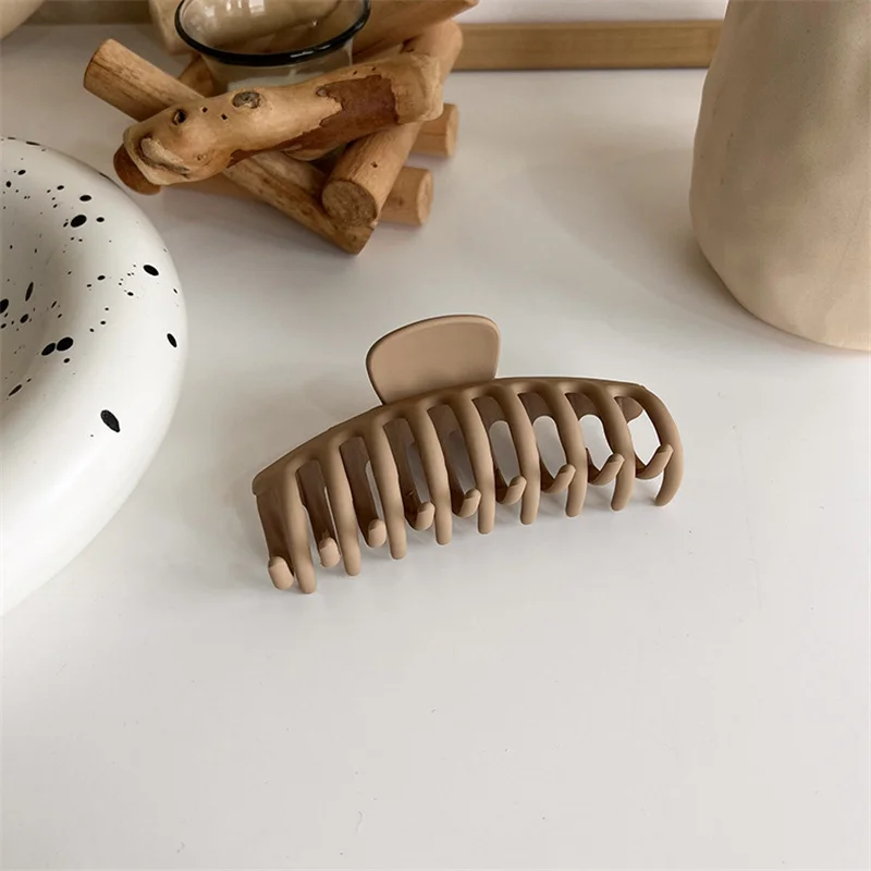 1Pcs Korean Coffee Beige Large Hair Claw Acrylic Hairpin Geometry Barrette Crab Hair Clips Headwear Womens Girl Hair Accessories hair clips for long hair