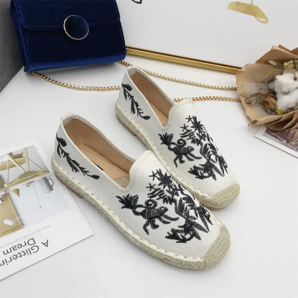 

2018 Spring New Style Korean-style Versatile round-Toe Embroidered Fisherman Shoes Flat Love Shoes
