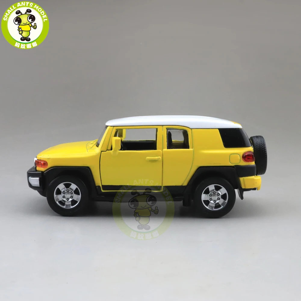 1/32 CAIPO FJ Cruiser Land Cruiser литая модель автомобиля SUV игрушки для детей Детское звуковое освещение Вытяните назад Подарки