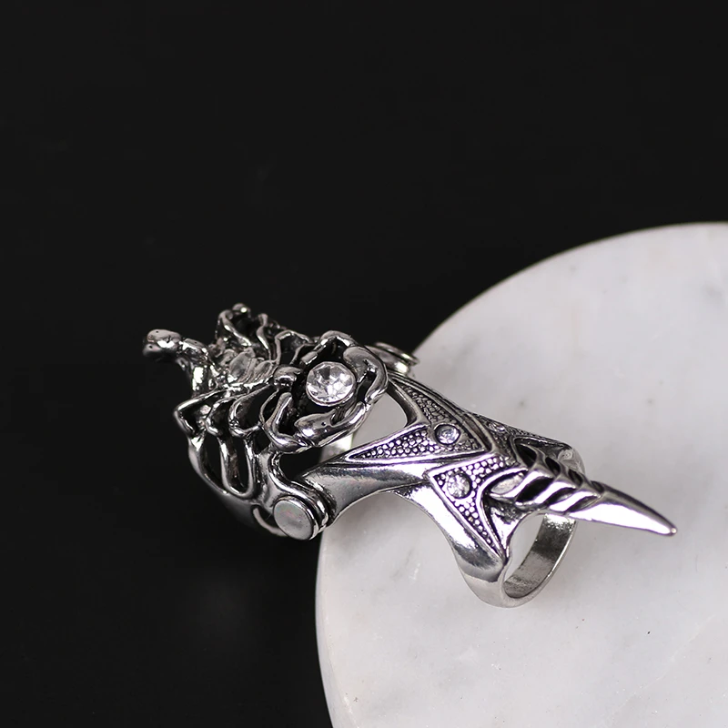 Hot New Domineering Men's Ring Punk Style Animal Scorpion Ring Alloy Inlaid Rhinestone Gothic Exaggerated Fashion Jewelry Gift