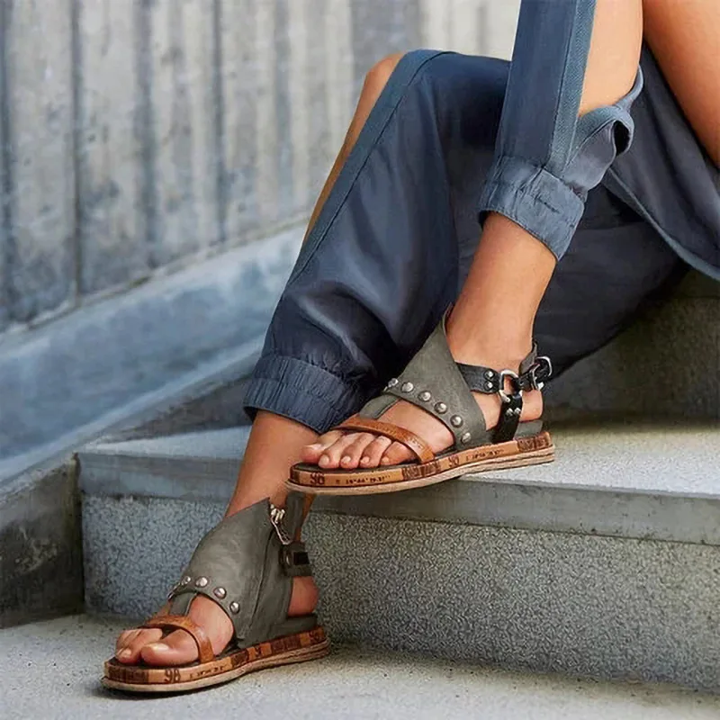 

2019 Fashion Casual Flat Shoes Women's Sandals Rivet Toe Flat Bottom Wild Personality Casual Sandals