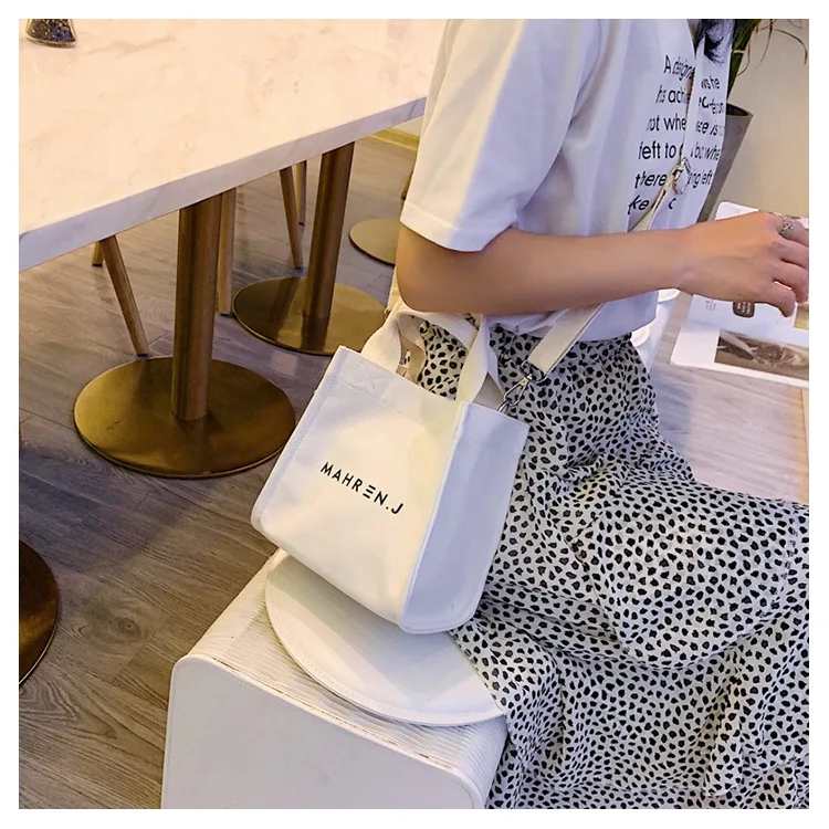 

On the new small bag 2019 new Korean version of large canvas Joker letters shoulder diagonal bag handbag