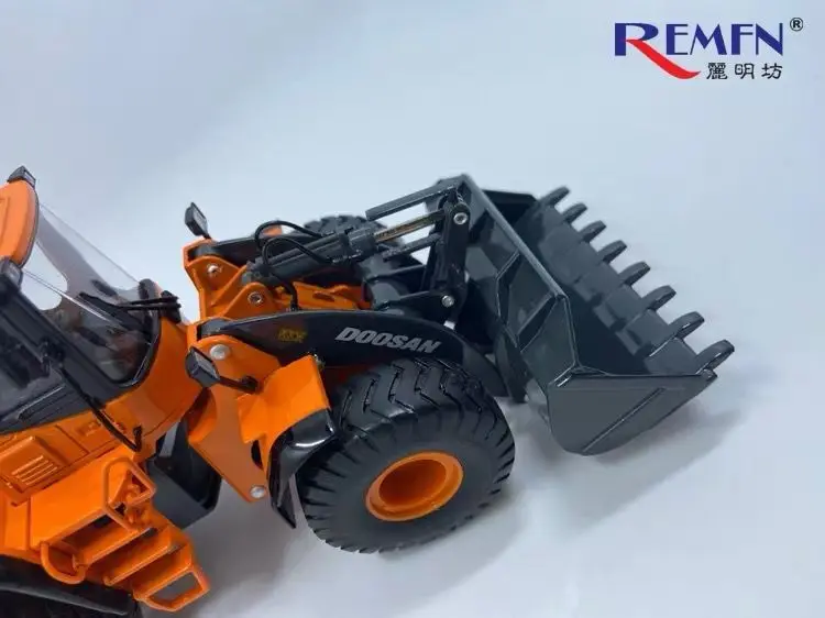 Doosan DL420A колесный погрузчик 1/40 Масштаб литья под давлением модель новая в