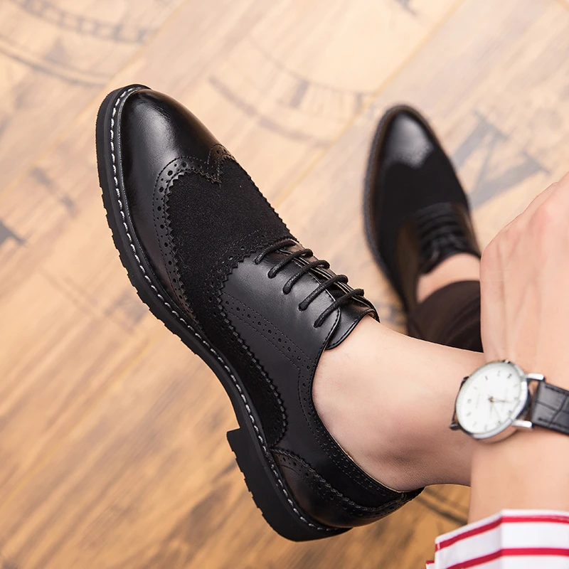 

New Arrival Retro Men Bullock Carved men's Shoes Pointed Toe Oxfords Stitching Leather Shoes Plus Size Shoes 38-46