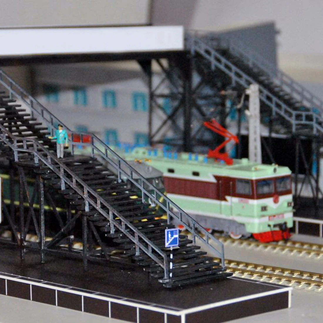 Горячая 1: 87 HO Масштаб железнодорожная станция Footbridge модель песочного стола декорация модель обучающая игрушка подарок для детей и взрослых