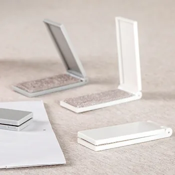 

Compact Square Travel Portable Folding Clamshell Manual Electrostatic Dust Removal Brush Clothes Sticking Device