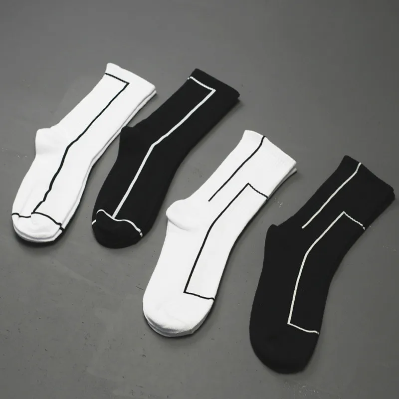 

Simple fashion men's socks personality trend wild three-dimensional line tube socks cotton classic black and white casual sock
