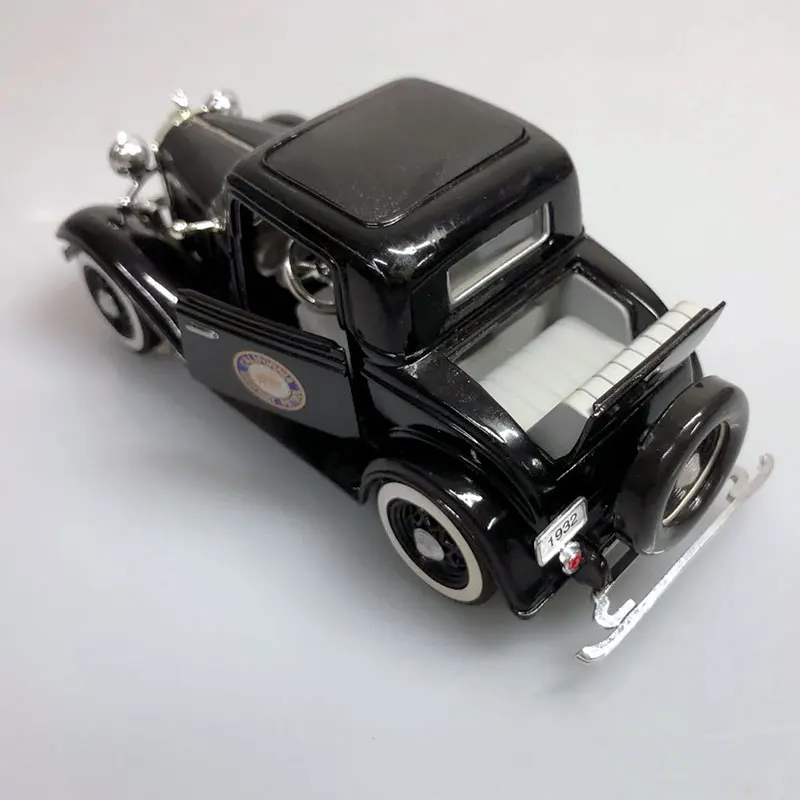 1932 Ford 3-Window Coupe (14)