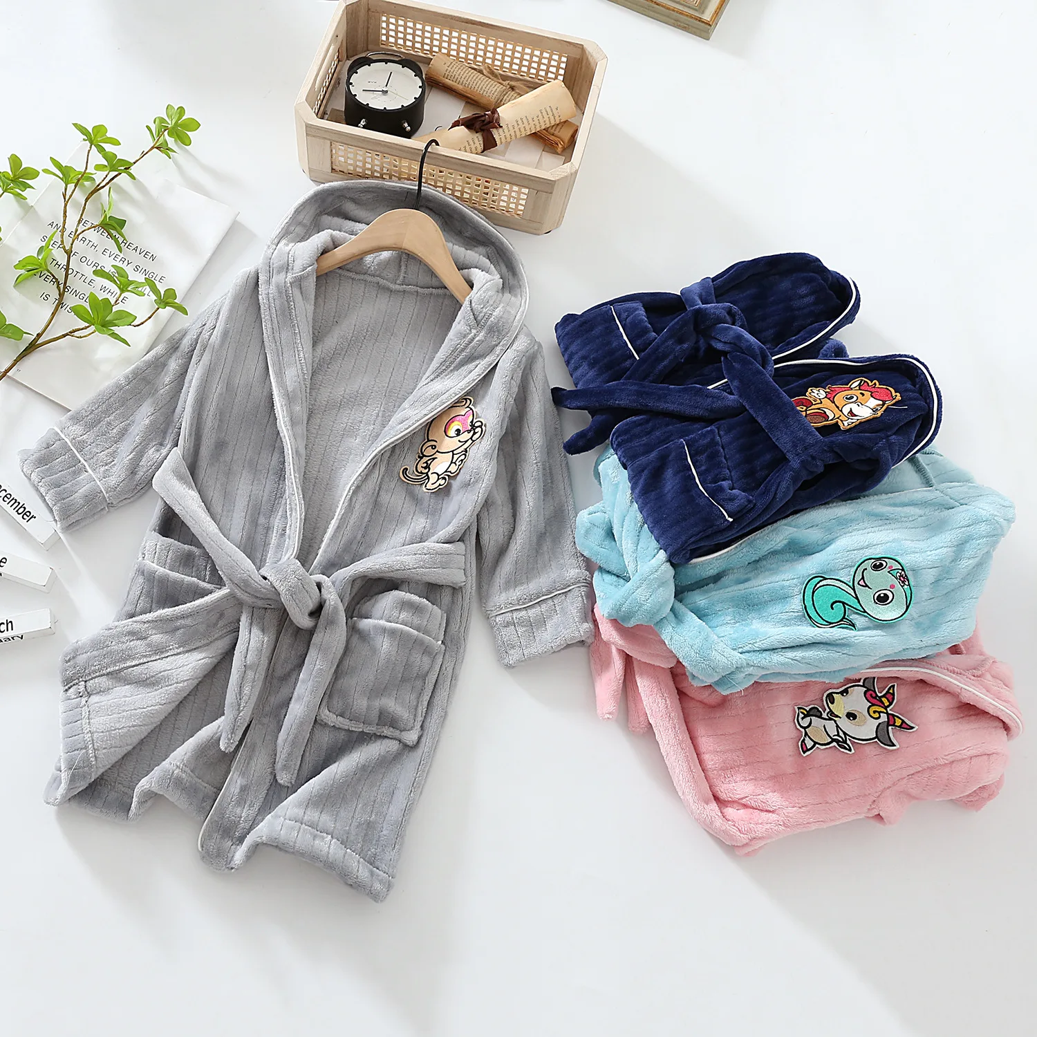 New Spring Girl Boy Pajamas Flannel Girls Boys Robes Children Sleepwear Bathrobe Autumn Girls Clothing Kids Hooded Bathrobe