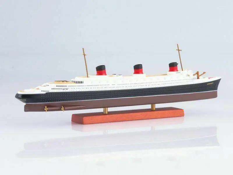Collectiable  R.M.S TITANIC 1:1250 Cruise Ship Model Atlas Diecast Boat Toys 