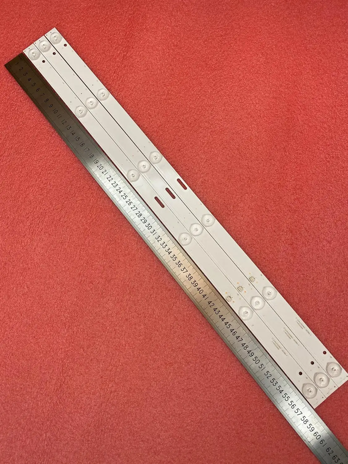

New 30 PCS/lot 6LED(6V) 577MM LED Backlight strip for LE-8822A SJHLD3200601 SJ.HL.D3200601-2835BS-F 1.14FD320005