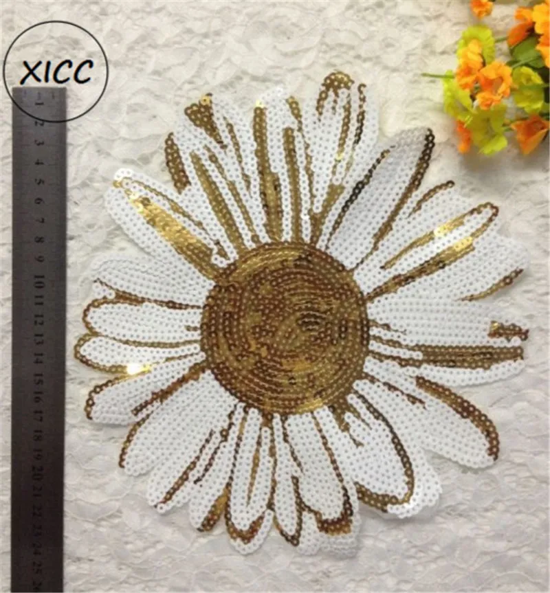 2361047269_355663081__