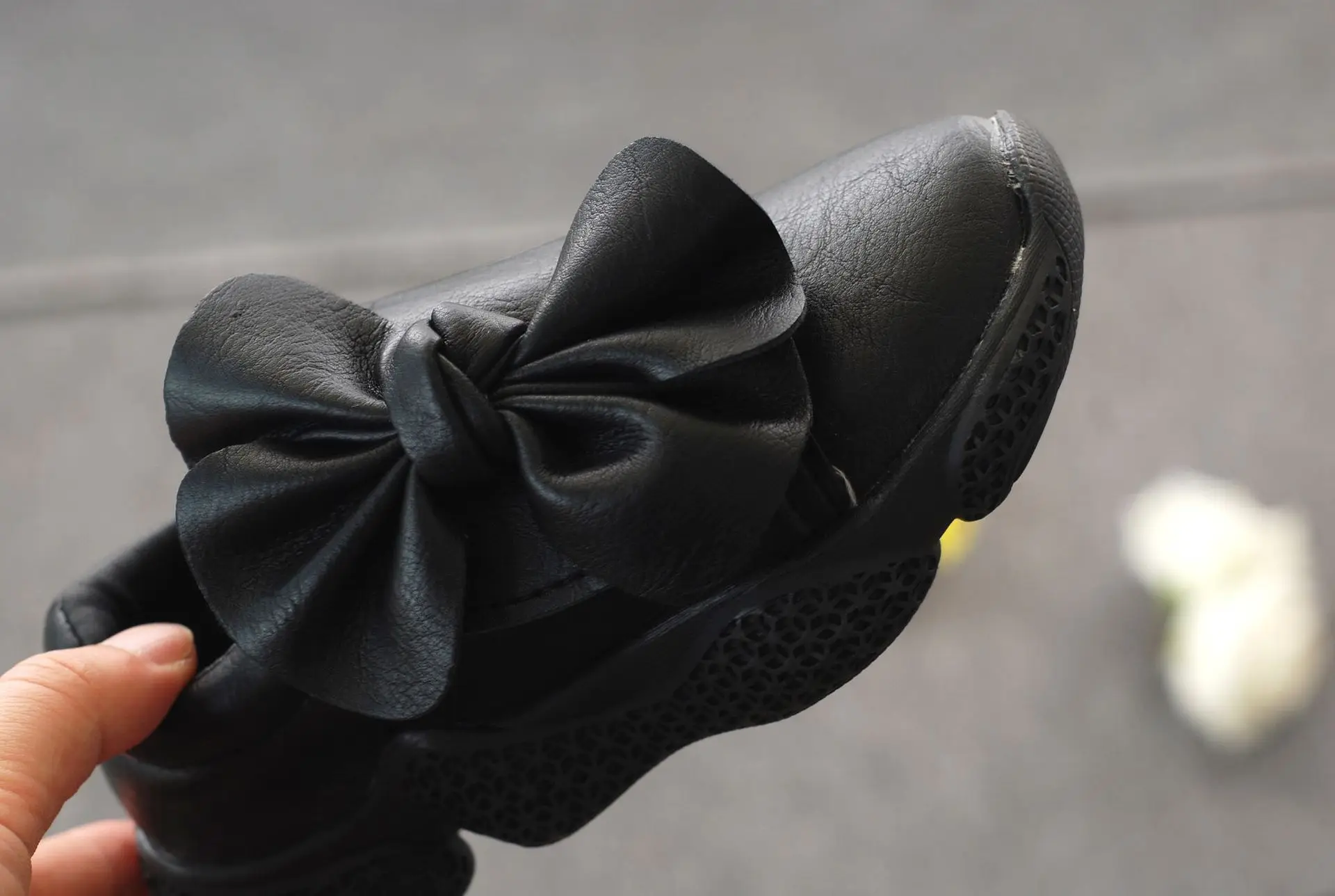 Детские кроссовки для девочек; кожаные лоферы в Корейском стиле; спортивная обувь для девочек; модная повседневная обувь с бантом