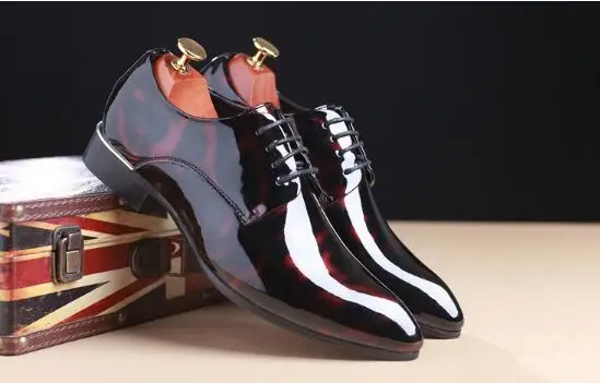 

Fahion men Patent Glossy dress shoes lace-up pointed toe print oxford for men falt party wedding shoes
