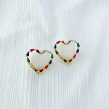 Полые серьги-гвоздики в форме сердца для девушки подарок на день Святого Валентина багет Радуга cz Модные женские ювелирные изделия