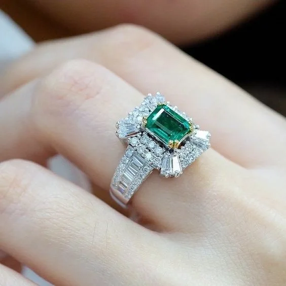 

Zhen Rong Hot Selling Inlaid Emerald Zircon Square Princess Ring Europe And America Micro Pave Full of Crystals Engagement Rings