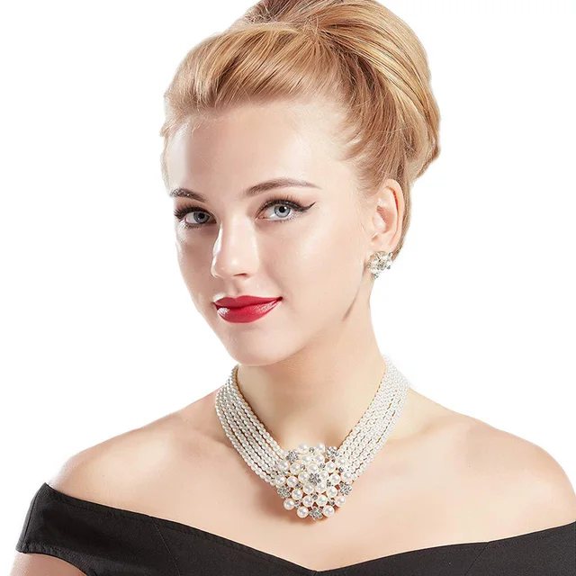 오드리 헵번의 우아함을 선사하는 빈티지 액세서리 세트