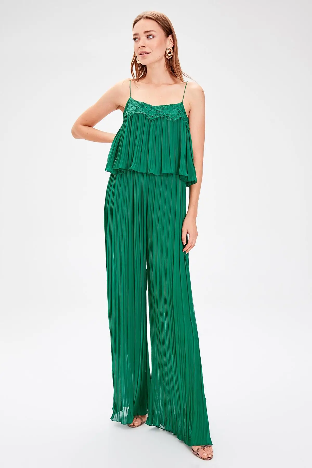 

Trendyol Green Lace Aplikeli Piliseli Jumpsuit TPRSS19FZ0579