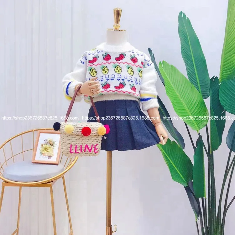 

2019 late autumn new children's wear girls wear cute fruit series sweet and fresh blended round neck sweater loose