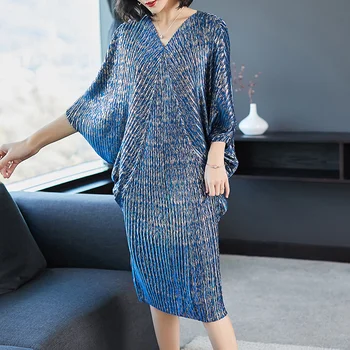 

2020 High Quality New Fashion V Collar Pleats Batwing Sleeve Loose Big Size Dress For Women Print Clothing Vestido