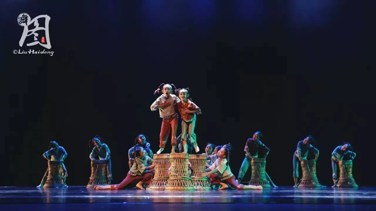 

First Costume Lotus Children the New Shoe "Dance Props Ninth Left-behind Style Chinlon Class a Less