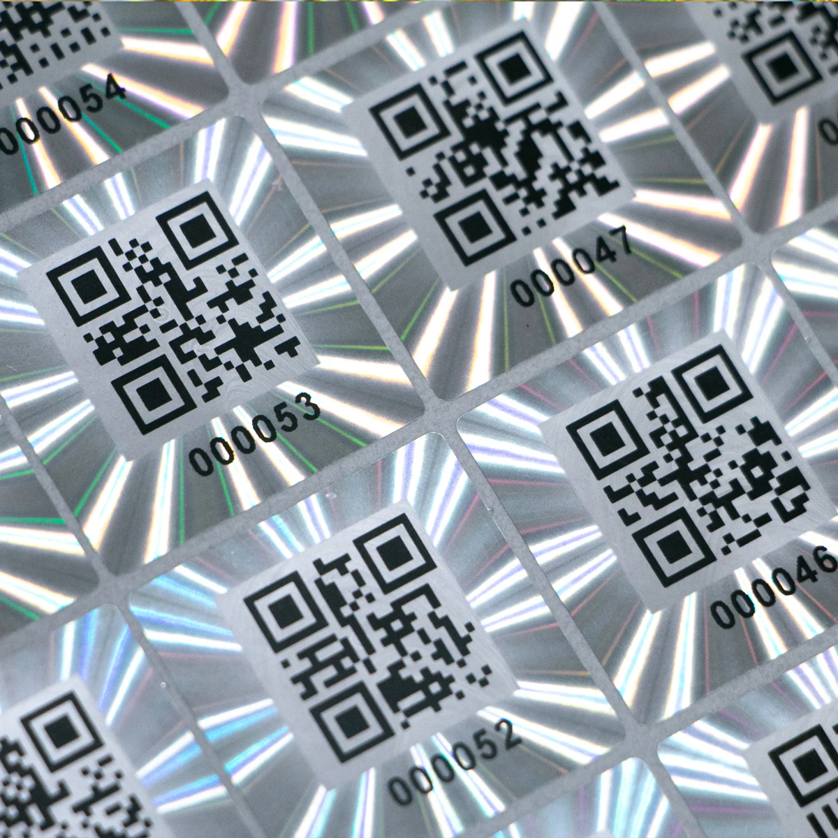QR 코드가 포함된 2.5x2.5cm 실버 레이저 스티커 정통 보안 씰 홀로그램 보증 무효 스티커 보안 위조 방지 라벨