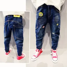 Детская одежда; коллекция года; сезон весна-осень; стиль; джинсовые брюки для мальчиков; детские брюки с потертостями; повседневные брюки для больших мальчиков