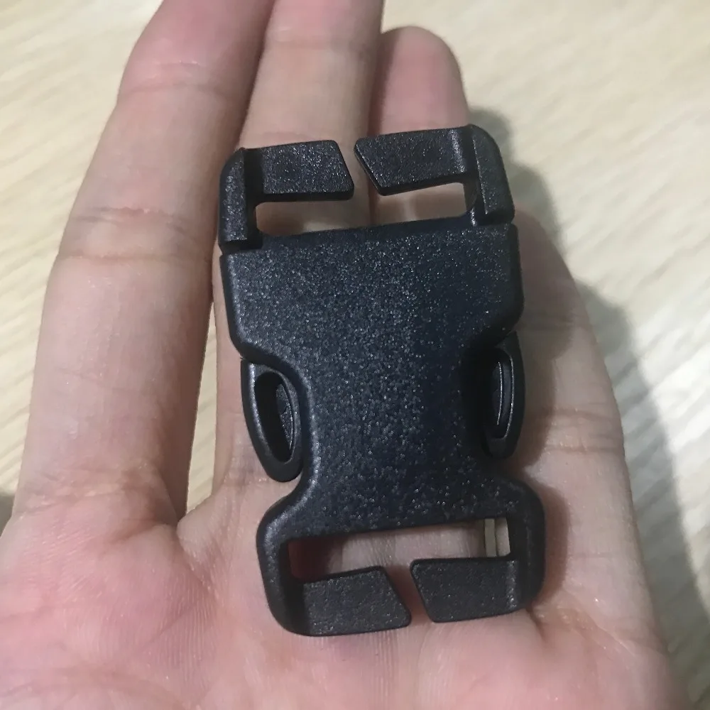 PLASTIC BUCKLE