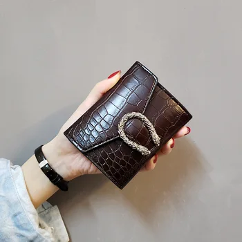 

Free Shipping Women's Short Wallet 2019 Retro Wild Wallet Women's Crocodile Pattern Buckle Wallet Simple Fashion Ladies Clutch