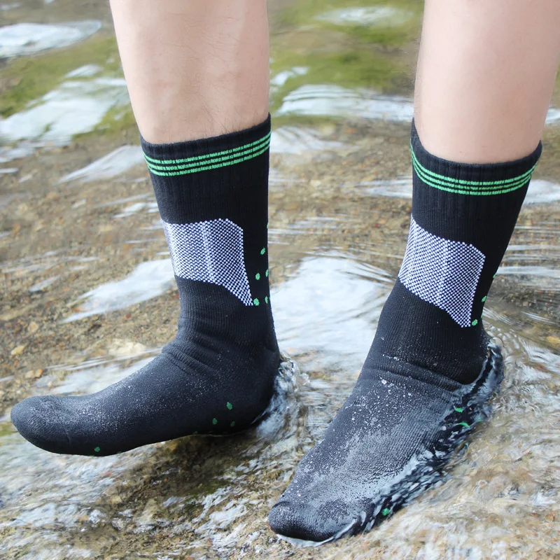 Waterproof and breathable socks for men and women hiking hunting hiking skiing fishing seamless outdoor sports waterproof socks