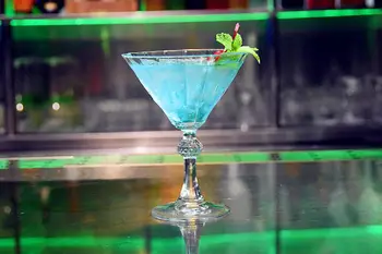 

New glass diamond cut cocktail triangle glass crystal goblet champagne bar glasschampagne glasses crystal wine glasses