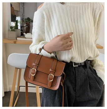 

The new Korean Edition college can use British style one shoulder straddle bag in autumn and winter 2020