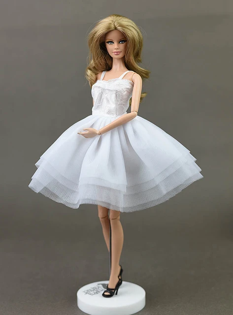 900+ melhor ideia de Estilo Barbie  vestido barbie, roupas para barbie,  bonecas barbie