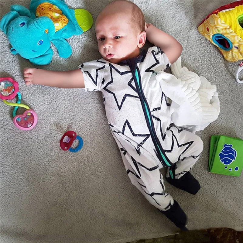 Детский hooyi девочек Одна деталь Ползунки для новорожденных зимний комбинезон для маленьких мальчиков; сезон лето Рубашка с короткими рукавами комбинезон на молнии с цветочным узором и изображением героев мультфильмов; комплект пижамы рубашка