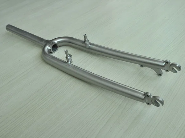 

Titanium Alloy Bicycle Highway Front Fork Titanium Alloy Highway Front Fork round Shoulder Cone Leg/Straight Leg