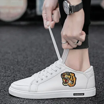 

2019 Winter Men Shoes White Sneakers Men Casual Shoes Comfort Walking Shoes Lace Up Men Sneakers Fashion Footwear Tiger
