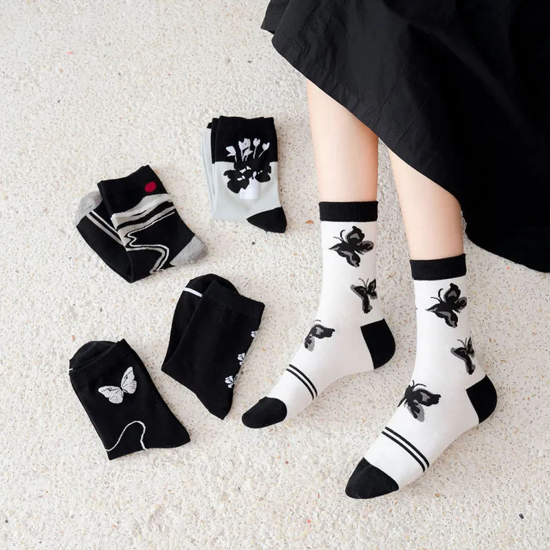 

2020 Autumn/winter New Personalized Black White Butterfly Lady Middle Stocking Fashion Student Socks Trend 3 or 5 Pairs / Pack