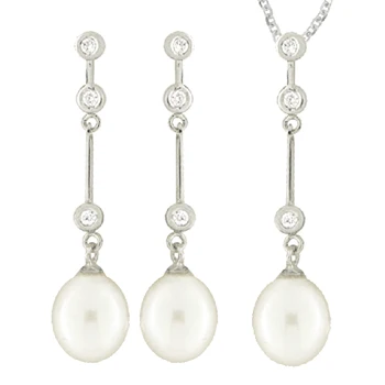 

Set in sterling silver 925mls. With crimping in zircons high quality and cultured pearl in freshwater 8mm.