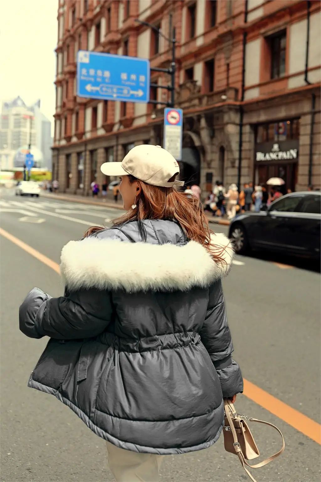 Женские зимние куртки на кулиске и пальто парки для женщин ватные куртки теплая верхняя одежда с капюшоном воротник из искусственного меха - Цвет: Черный