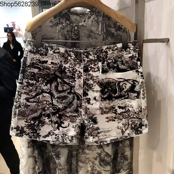

2020 Summer Style Forest Animal Ink Painting Printing Joker Leisure Shorts Personality Gao Running Bag Hip Hot Jeans Female